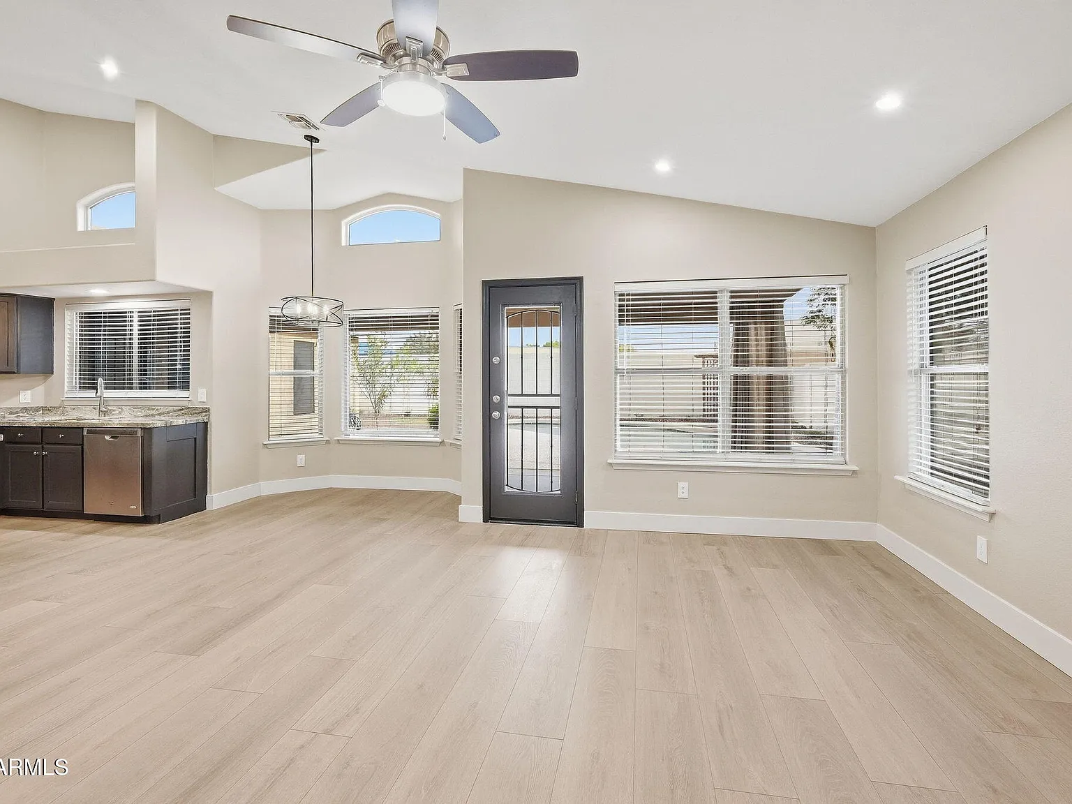 3 bed, 2.0 bath, 2179 sqft, $3,000 — Photo 4