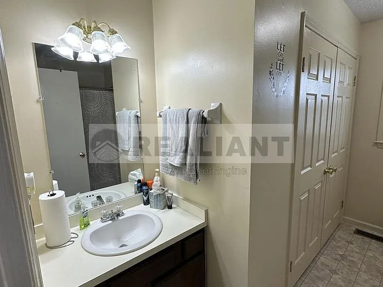 530 Foxwood Dr — Photo 9