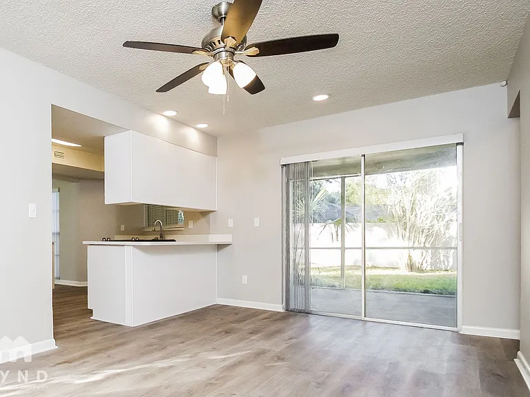 3929 Oak Hammock Dr — Photo 4
