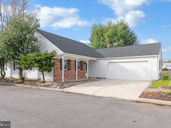 3 Waterbury Ct, Medford, NJ 08055