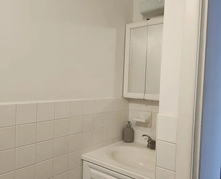 135a Vanity area