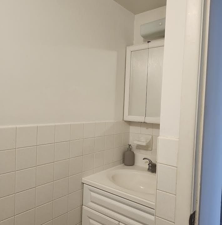 135a Vanity area