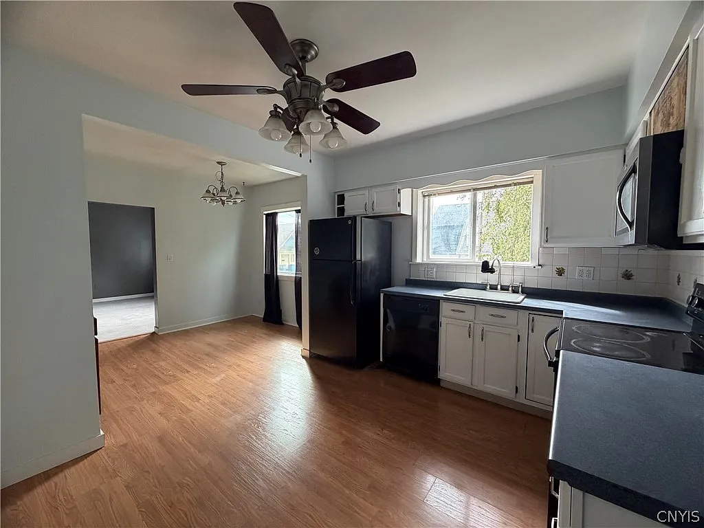 2 bed, 1.5 bath, 1980 sqft, $1,500 — Photo 2