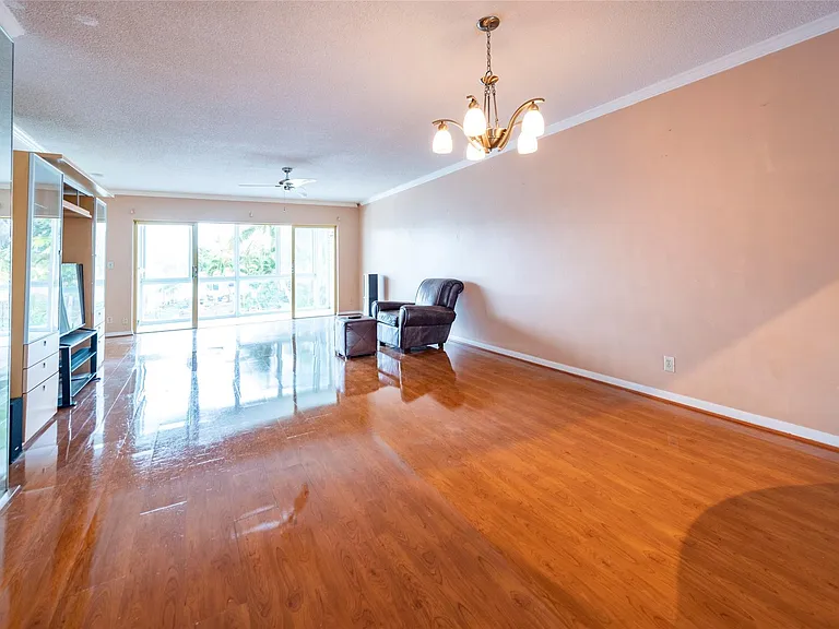 3333 NE 36th St #6 — Photo 22