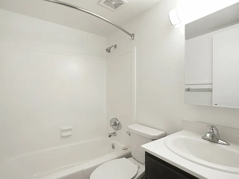 River Rock Apartments — Photo 22