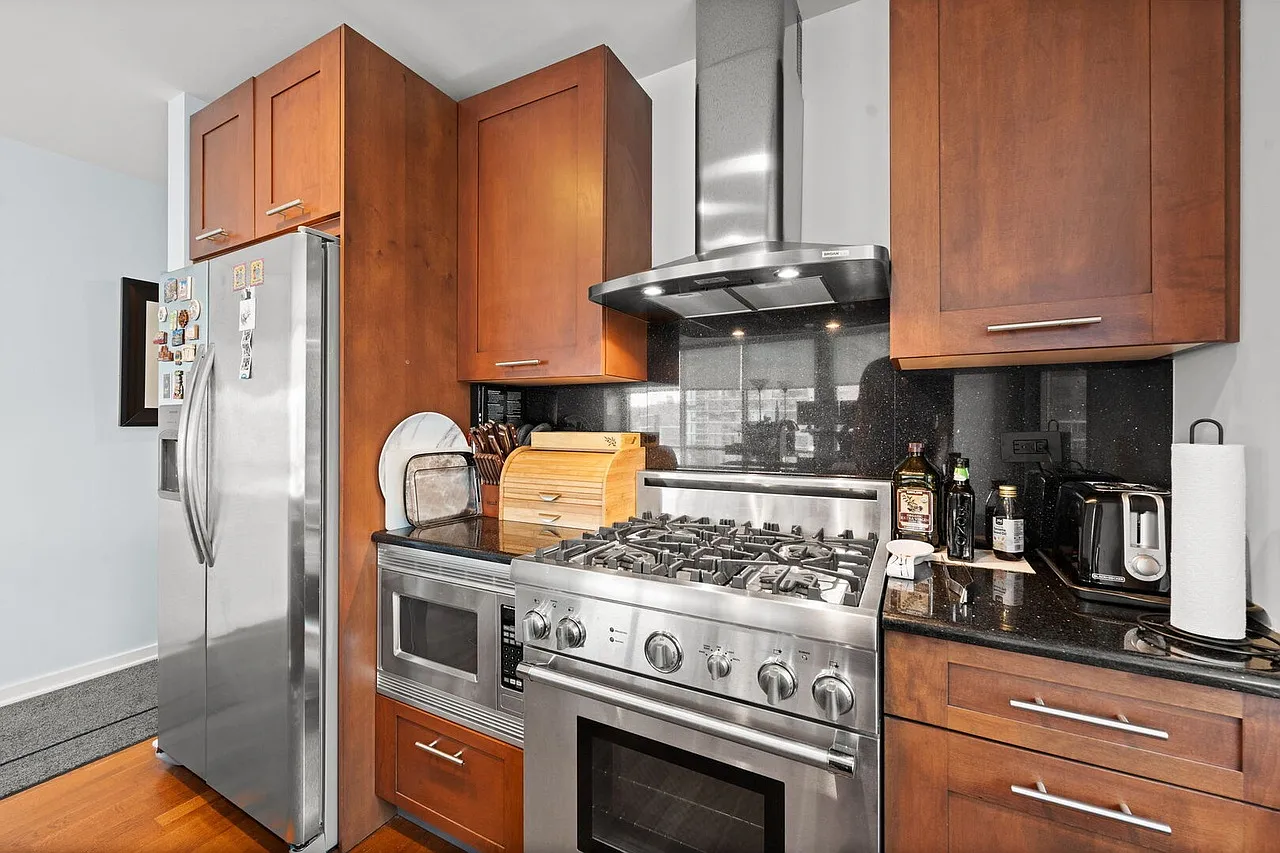 1 bed, 1025 sqft, $3,200 — Photo 2
