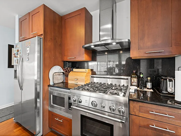 240 E Illinois St #1802 — Photo 2