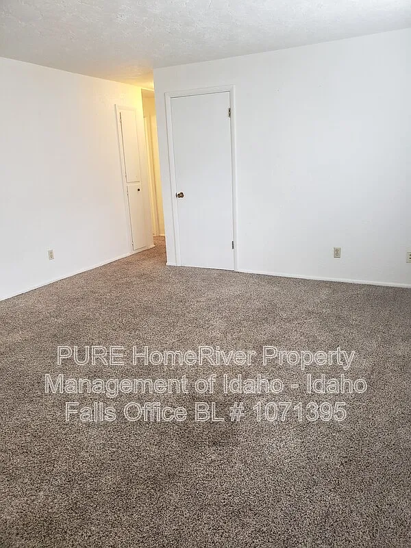 2 bed, 1.0 bath, 949 sqft, $950 — Photo 3