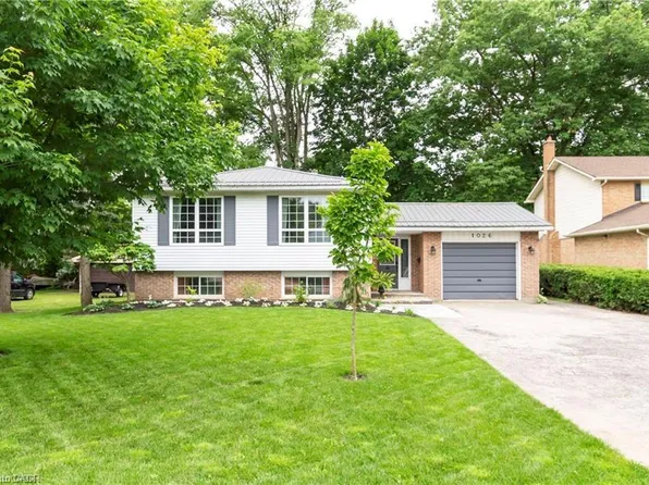 1026 Saint Matthews Ave, Burlington, ON L7T 2J4