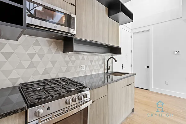 Rented by Skyhigh Realty NYC LLC | media 37