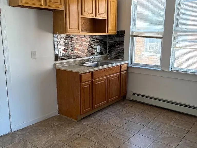 3 Mass Ct #2R — Photo 3