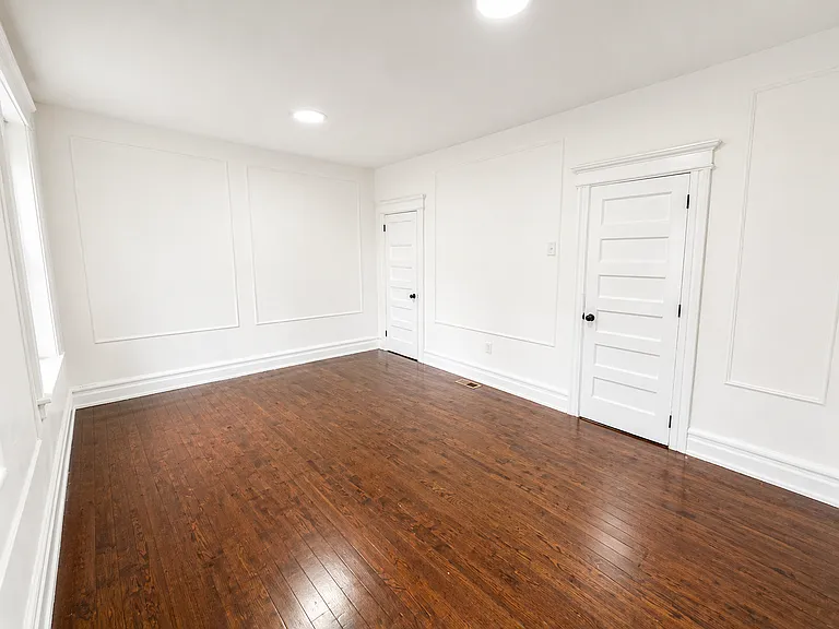 214-218 W Market St #3 — Photo 5