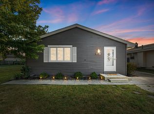 4230 S 92nd St, Greenfield, WI 53228