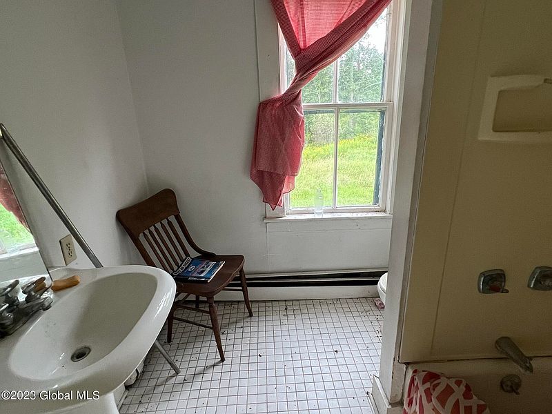 4th image of 329 Higgins Road