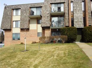 724 Forest Green Dr, Coraopolis, PA 15108