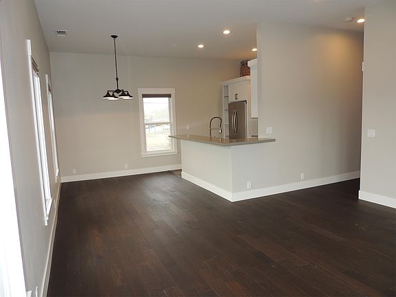 5th image of 2691 34th St #202