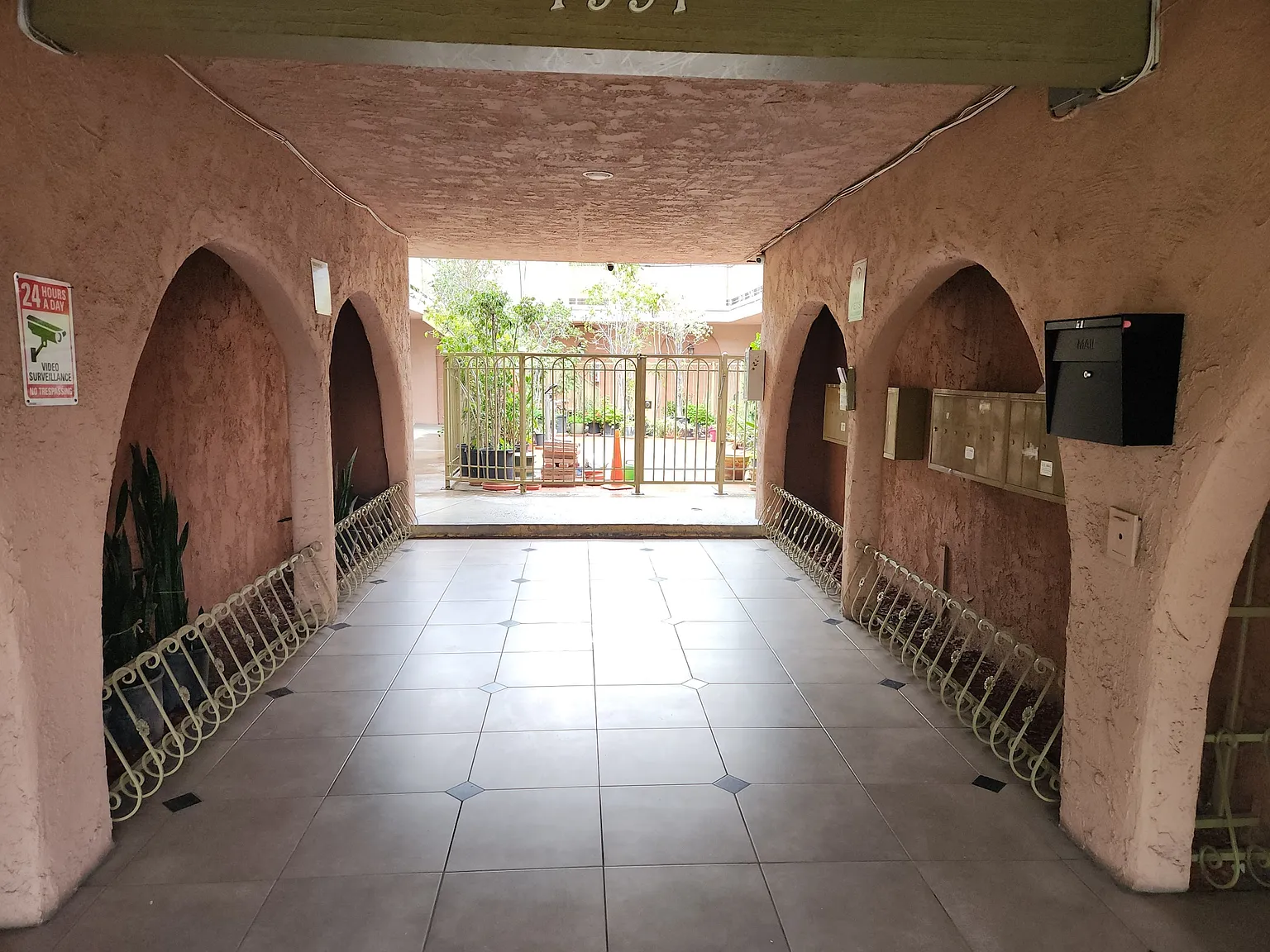 1 bed, 650 sqft, $1,950 — Photo 2