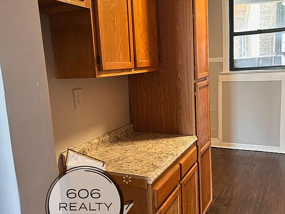 4th image of 2053 W Touhy Ave APT 2