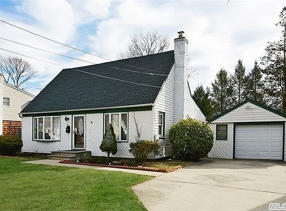3rd image of 42 Twin Lawns Ave