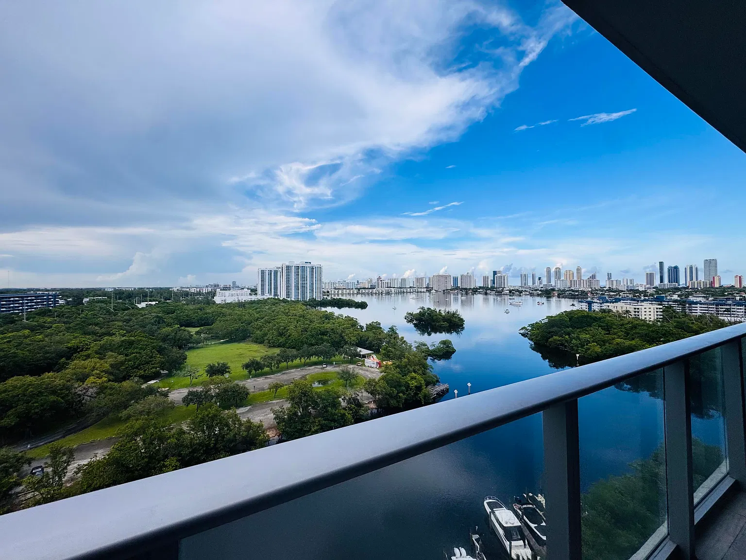 2 bed, 2.0 bath, 1122 sqft, $3,750 — Photo 2