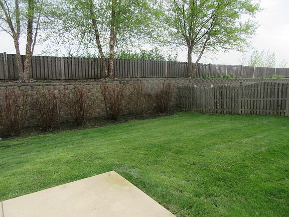 3rd image of 802 Bellevue Cir