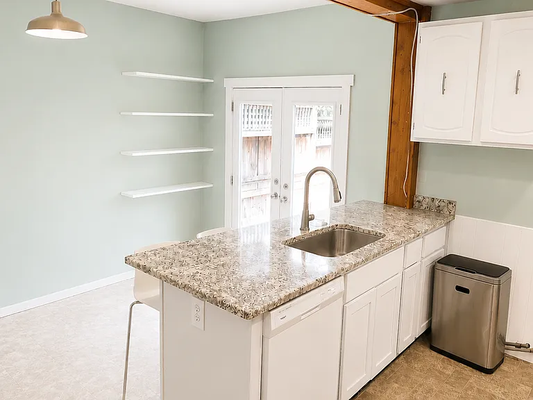 425 S Pine St — Photo 11