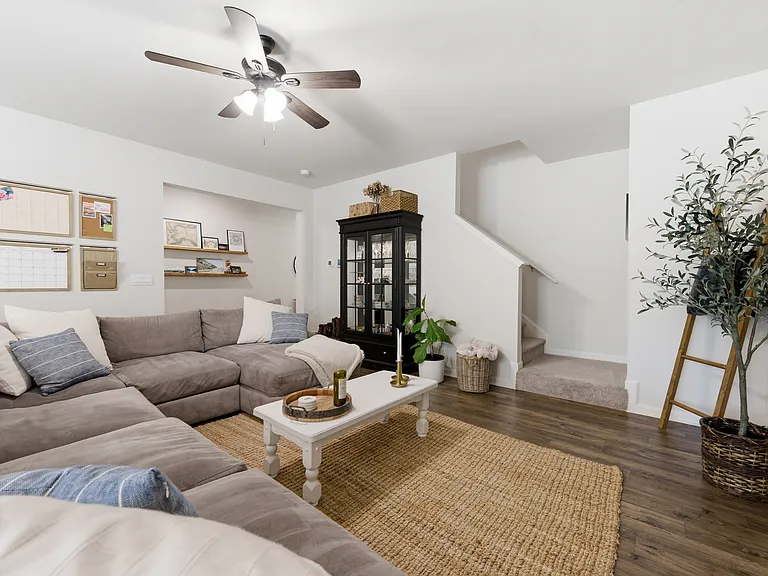 503 Stoneybrook Dr — Photo 4