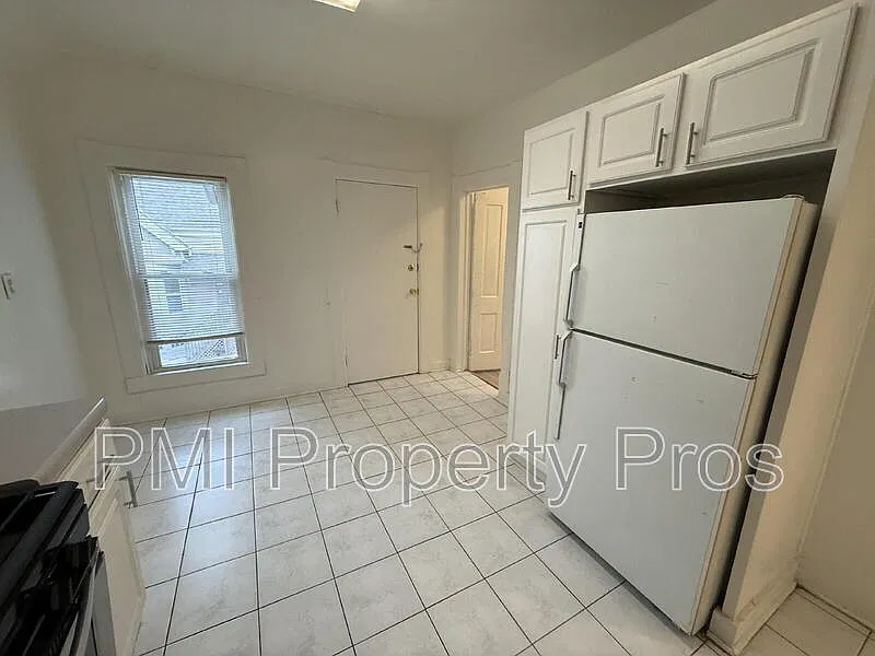 3 bed, 1.0 bath, $1,350 — Photo 4