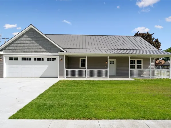 101 N Ash St, Stanwood, IA 52337