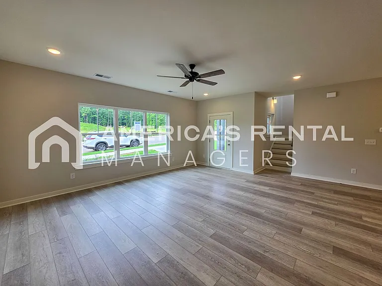 1019 Grand River Blvd W — Photo 13