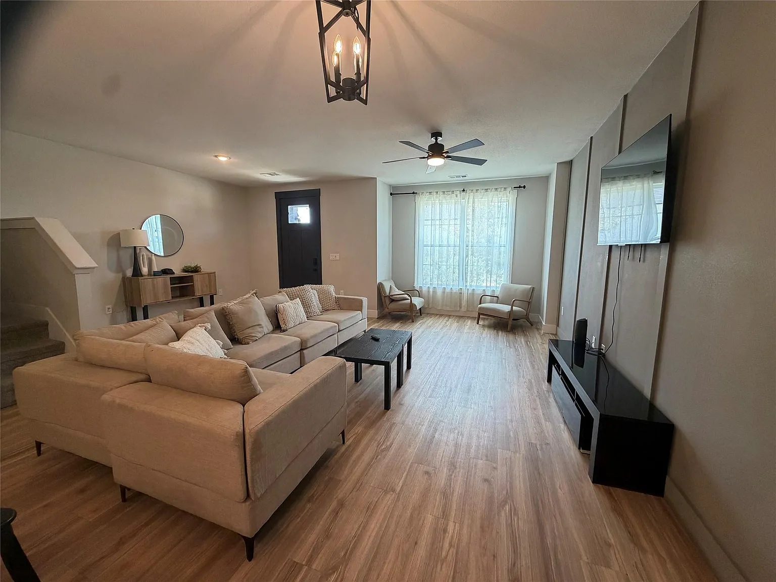 4 bed, 3.5 bath, 1944 sqft, $2,500 — Photo 2