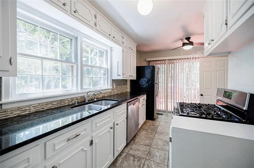 1716 Beacon Hill Blvd NE, Unit 1 — Photo 4