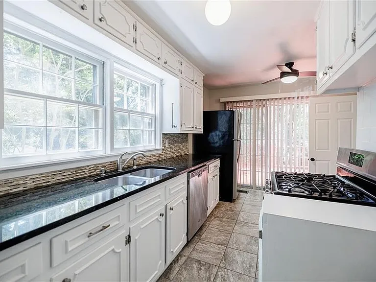 1716 Beacon Hill Blvd NE #1 — Photo 4