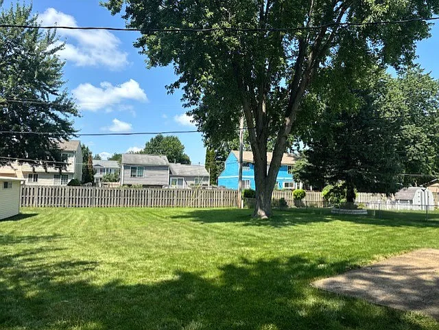 1352 Crestwood Dr — Photo 23