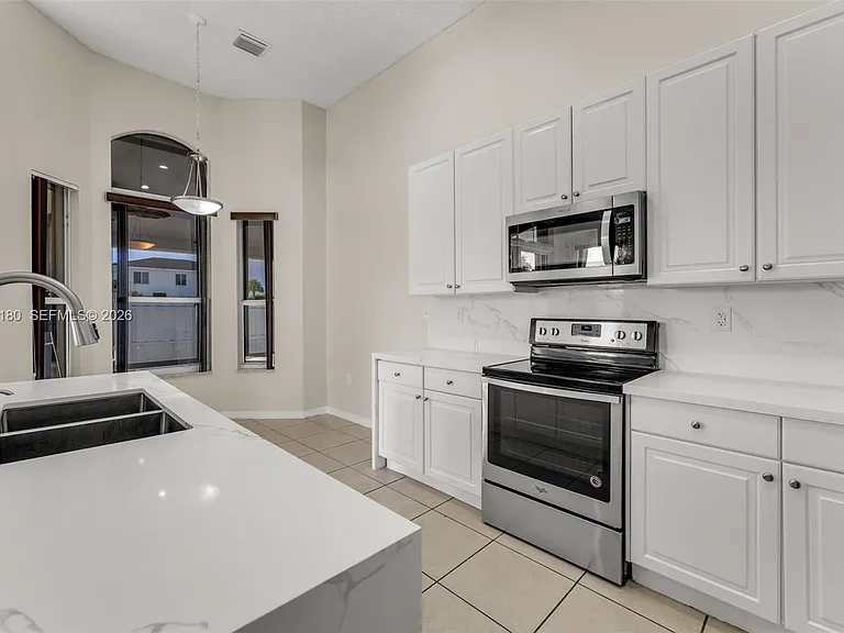 1856 NE 3rd Ct — Photo 3