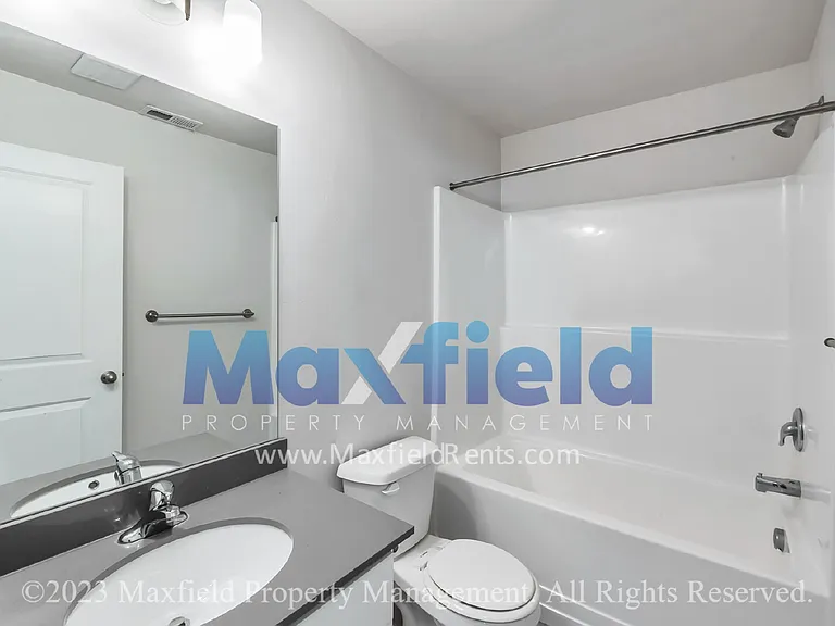 721 W Crystal Creek Rd — Photo 4