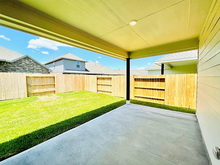 216 Catalina Cove Dr — Photo 32
