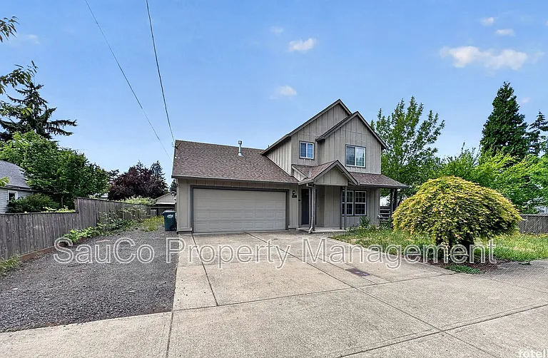 661 NW Connell Ave — Photo 1