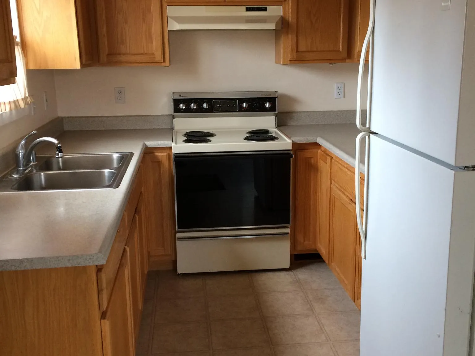 1 bed, 700 sqft, $1,900 — Photo 3