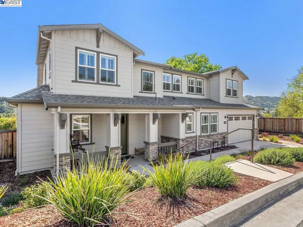 60 Vista Encinos, Moraga, CA 94556