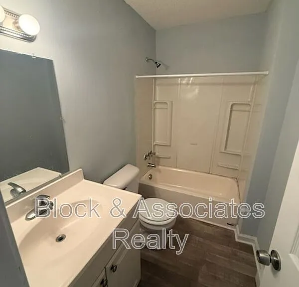1974 Lakeview Rd #3 — Photo 6