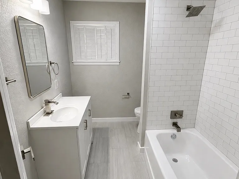 4210 Templeton St — Photo 3