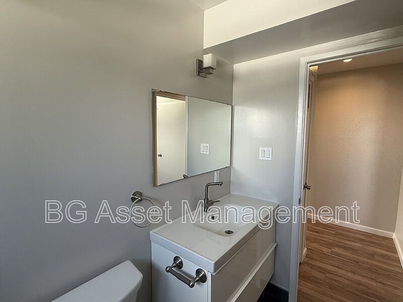 1st image of 50 Frey Pl APT 4