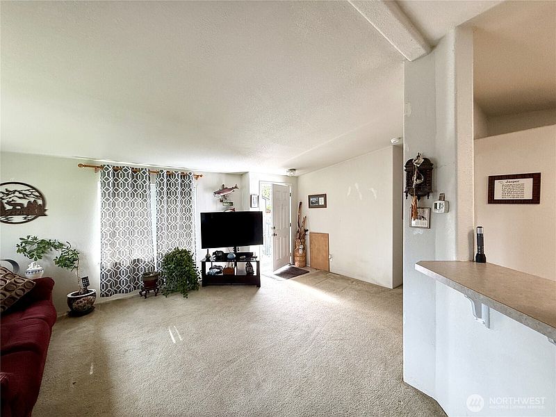 4th image of 411 E Pearson Street