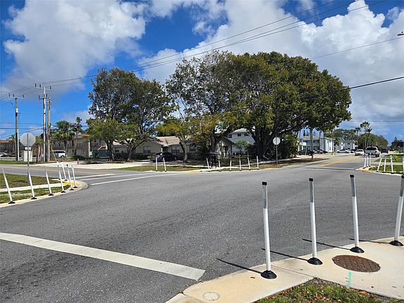 5th image of 296 Alemeda Drive
