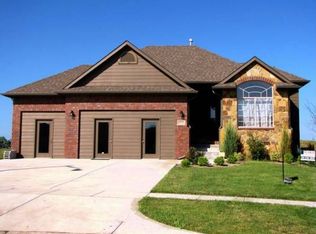 2131 N Walnut Creek Dr, Derby, KS 67037
