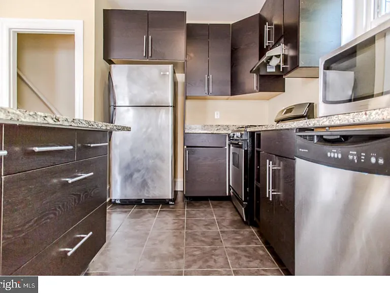 476 Lyceum Ave — Photo 10