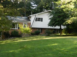 5510 Meadowvale Dr, Warrenton, VA 20187