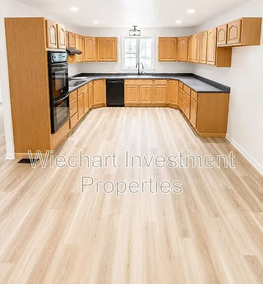 232 N Cherry St — Photo 10