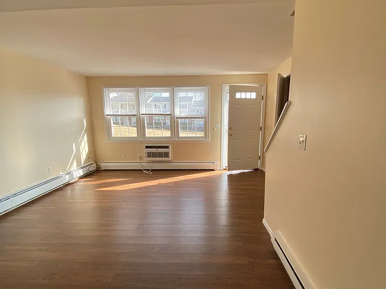West Hill Apartments — Photo 1